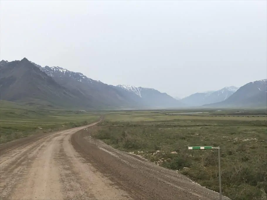 A typical dirt road on the dalton Highway