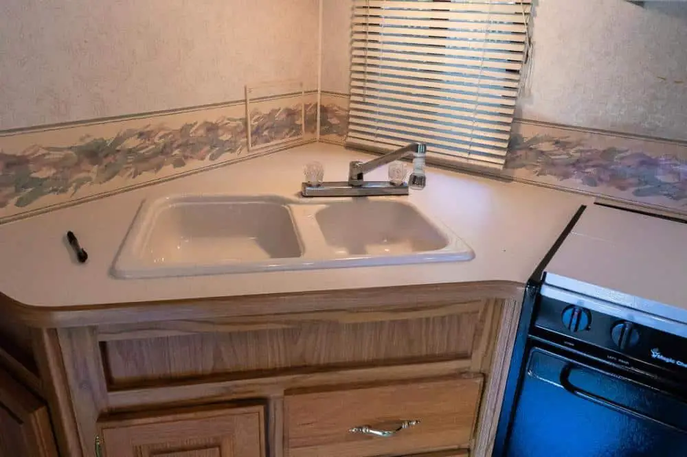 replacing-your-rv-countertop-definitive-diy-guide-to-installing